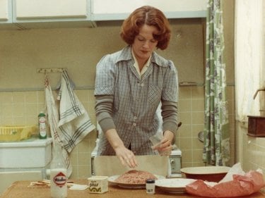 Jeanne Dielman 1975 001 Delphine Seyrig Cooking Mince