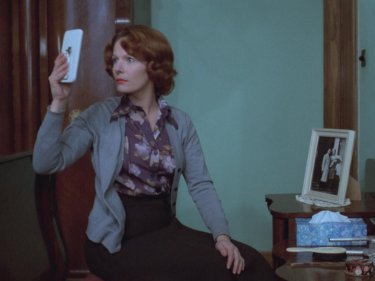 Jeanne Dielman 23 Commerce Quay 1080 Brussels 1975 Delphine Seyrig Inspecting