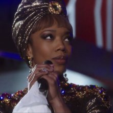 Whitney: Una Voce Diventata Leggenda, un primo piano di Naomi Ackie