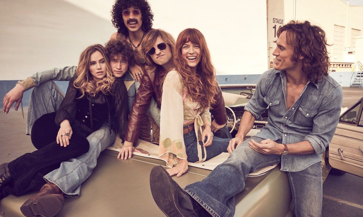 Daisy Jones & The Six: svelate le prime immagini e la data di uscita della serie Prime Video