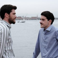 Diversi come due gocce d'acqua: una scena del film