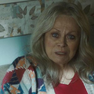 Father Stu: Jacki Weaver in una scena del film