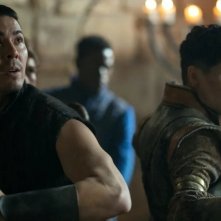 Tenebre e ossa: Lewis Tan in uno scatto della stagione 2