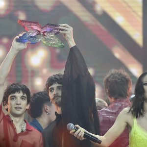 X Factor 2022: i Santi Francesi, vincitori di questa edizione, con Francesca Michielin