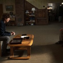 The Patient: Domhnall Gleeson insieme a Steve Carell in una scena della serie