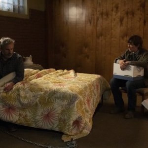 The Patient: Steve Carell e Domhnall Gleeson in una scena della serie