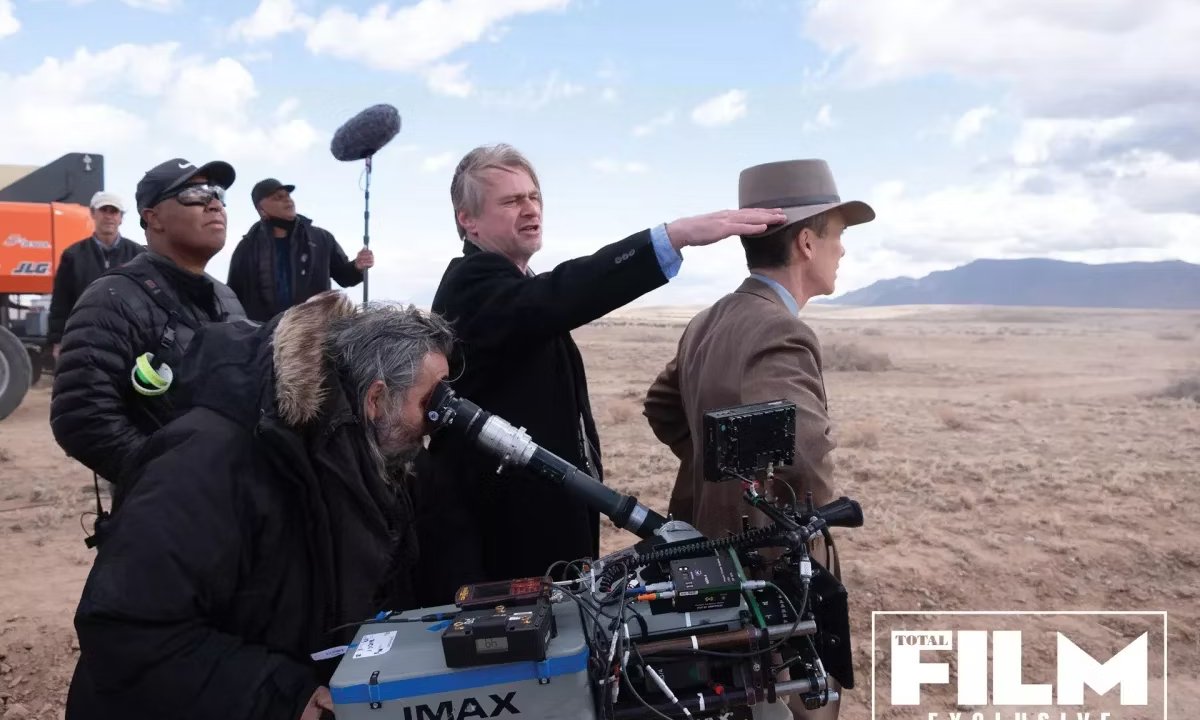 Oppenheimer: le nuove foto svelano il look dei protagonisti nel film di Christopher Nolan