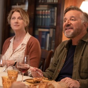 Natale a tutti i costi: Christian De Sica e Angela Finocchiaro in una scena del film