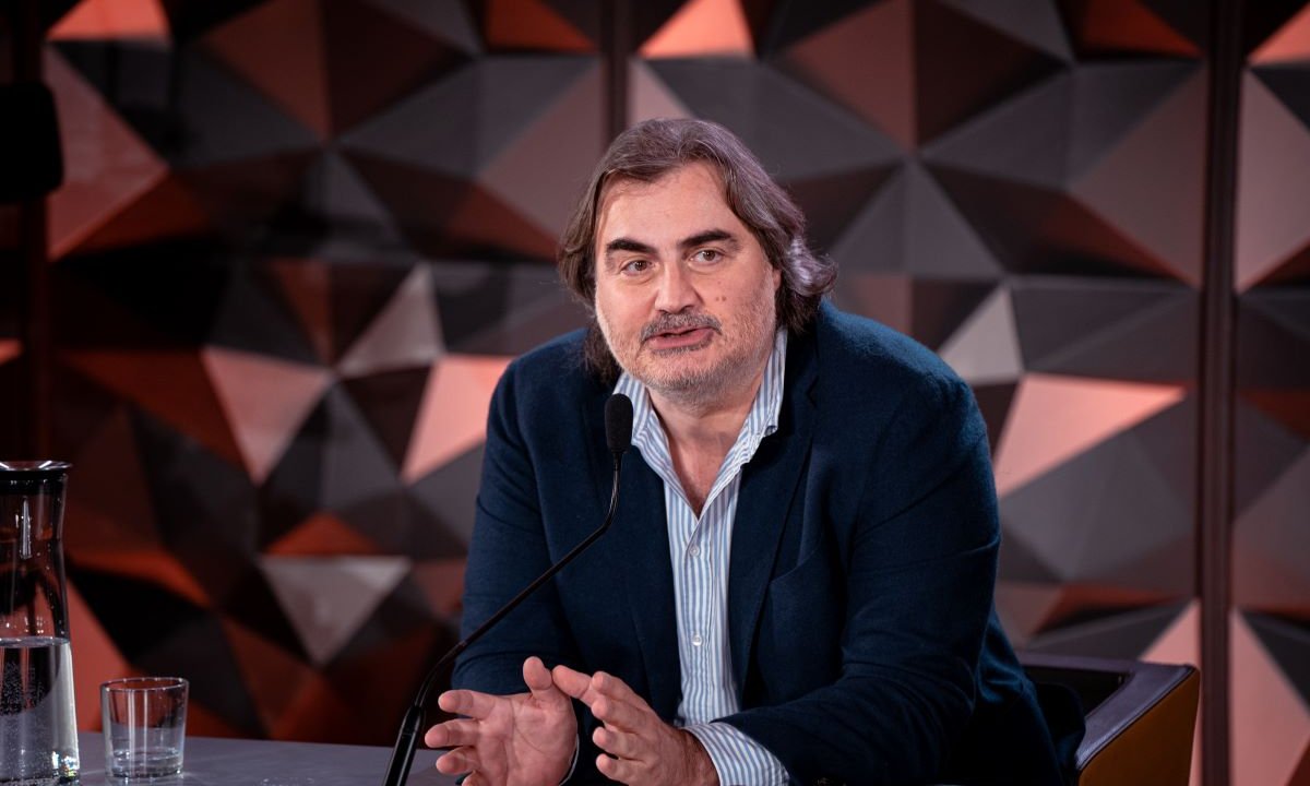 La Conferenza Stampa: Pierluigi Pardo è il protagonista della puntata disponibile su RaiPlay dal 14 dicembre