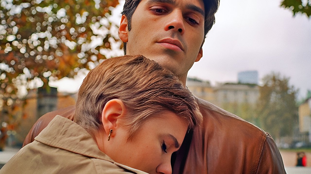 Perfetta Illusione, la recensione: la scommessa dell'ambizione