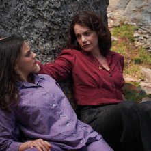 His Dark Materials: Ruth Wilson e Dafne Keen in una scena