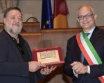 Russell Crowe nominato ambasciatore di Roma: 'I prossimi mondiali li faremo qui'