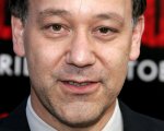 Sam Raimi annuncia il suo nuovo film come produttore: l'horror Don't Move