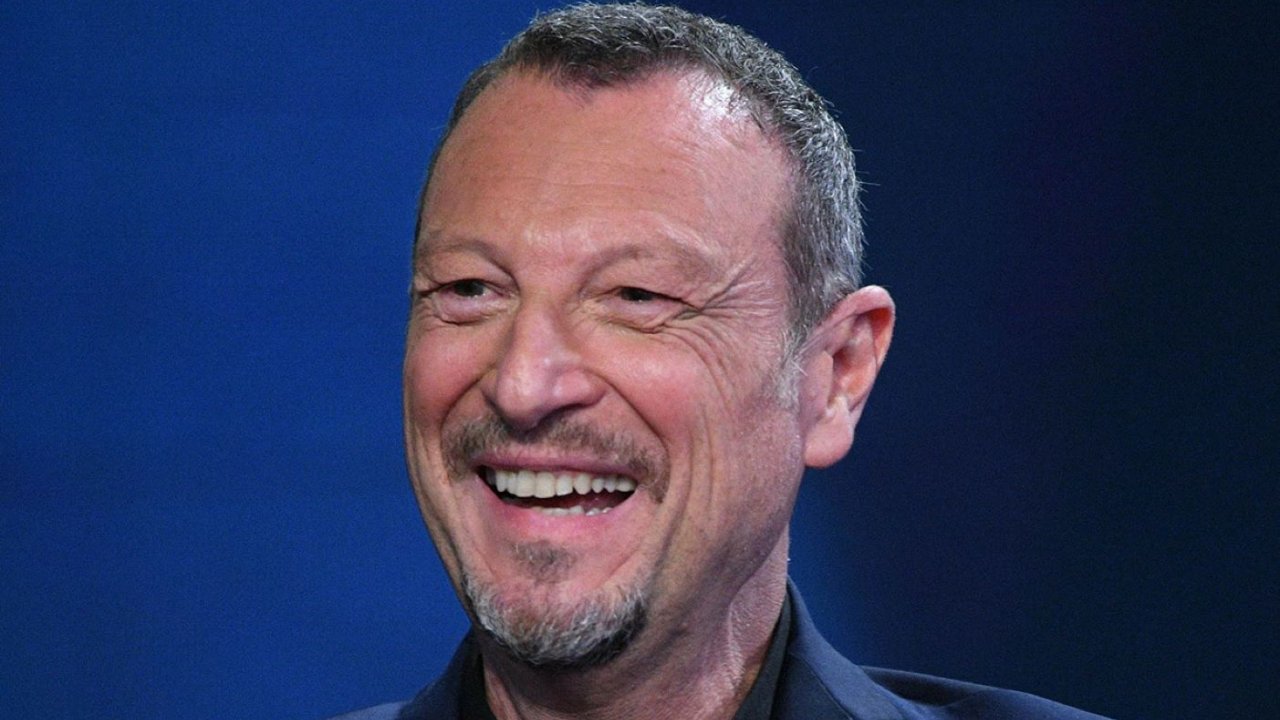 Sanremo 2023: Amadeus a Maurizio Costanzo promette 'Un'altra presenza femminile importante'