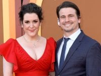 Yellowjackets 2: Jason Ritter si unisce al cast della serie, al fianco della moglie Melanie Lynskey