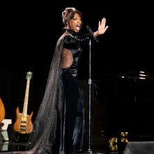Whitney - Una voce diventata leggenda: Naomi Ackie in un momento del film