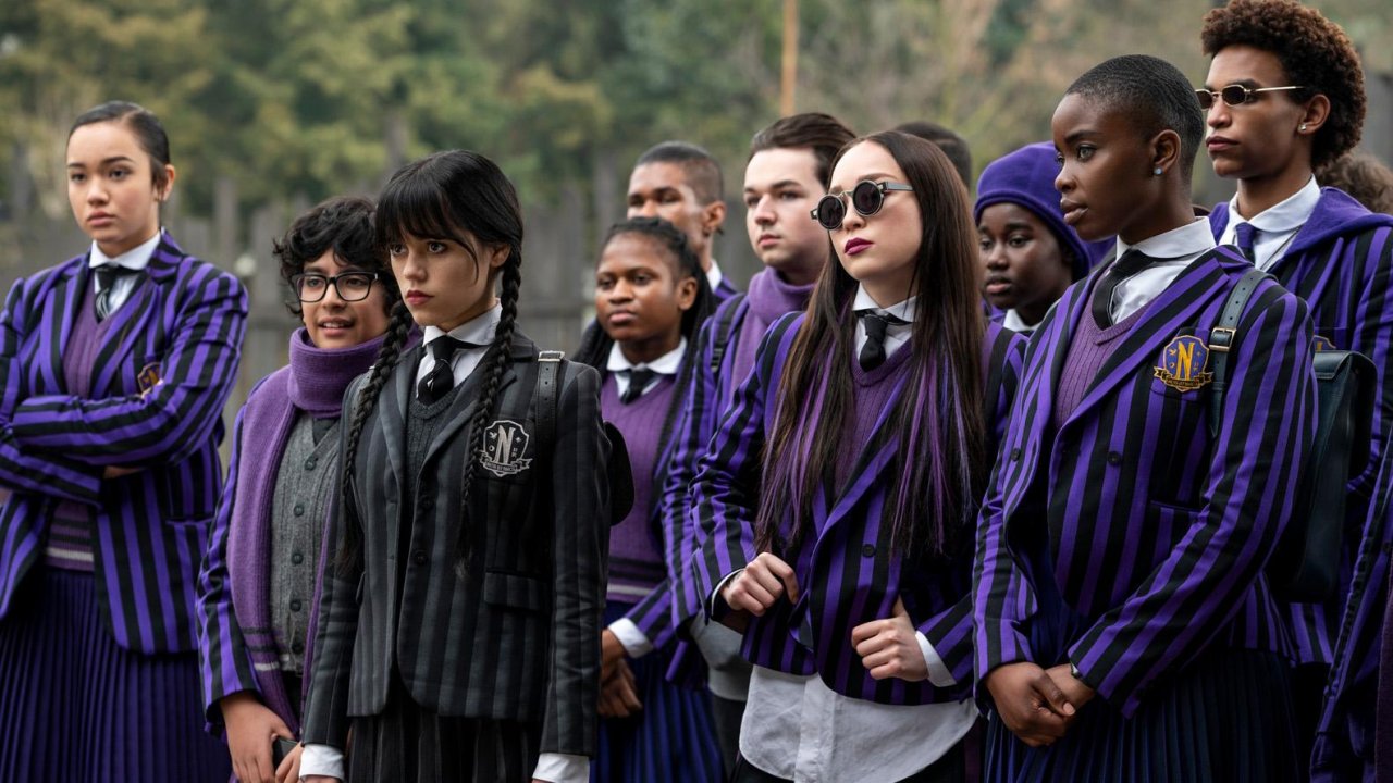 Mercoledì e le sue compagne di scuola