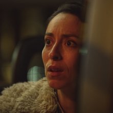 Treason: Oona Chaplin in una scena della serie Netflix