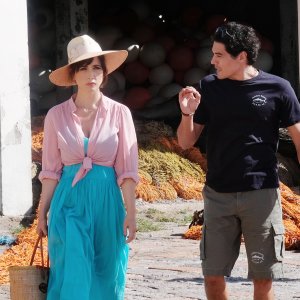 Una scomoda eredità: una scena della commedia