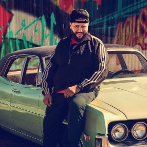 Mo: un'immagine della serie