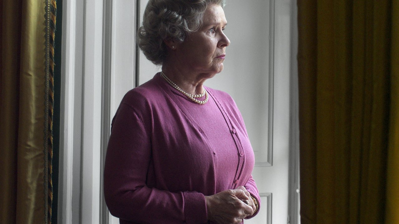 The Crown, Peter Morgan: 'Chi ha criticato la serie come Judi Dench e John Major si sentirà uno stupido'