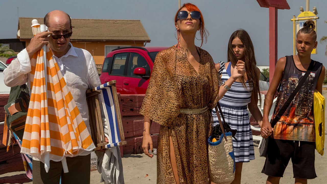 Come un gatto in tangenziale, su Prime Video in streaming da oggi