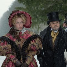 The Pale Blue Eye: Gillian Anderson, Toby Jones in una scena