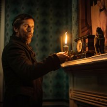 The Pale Blue Eye - I delitti di West Point: Christian Bale in una scena del film