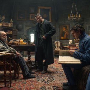 The Pale Blue Eye - I delitti di West Point: Christian Bale e Harry Melling in una scena del film