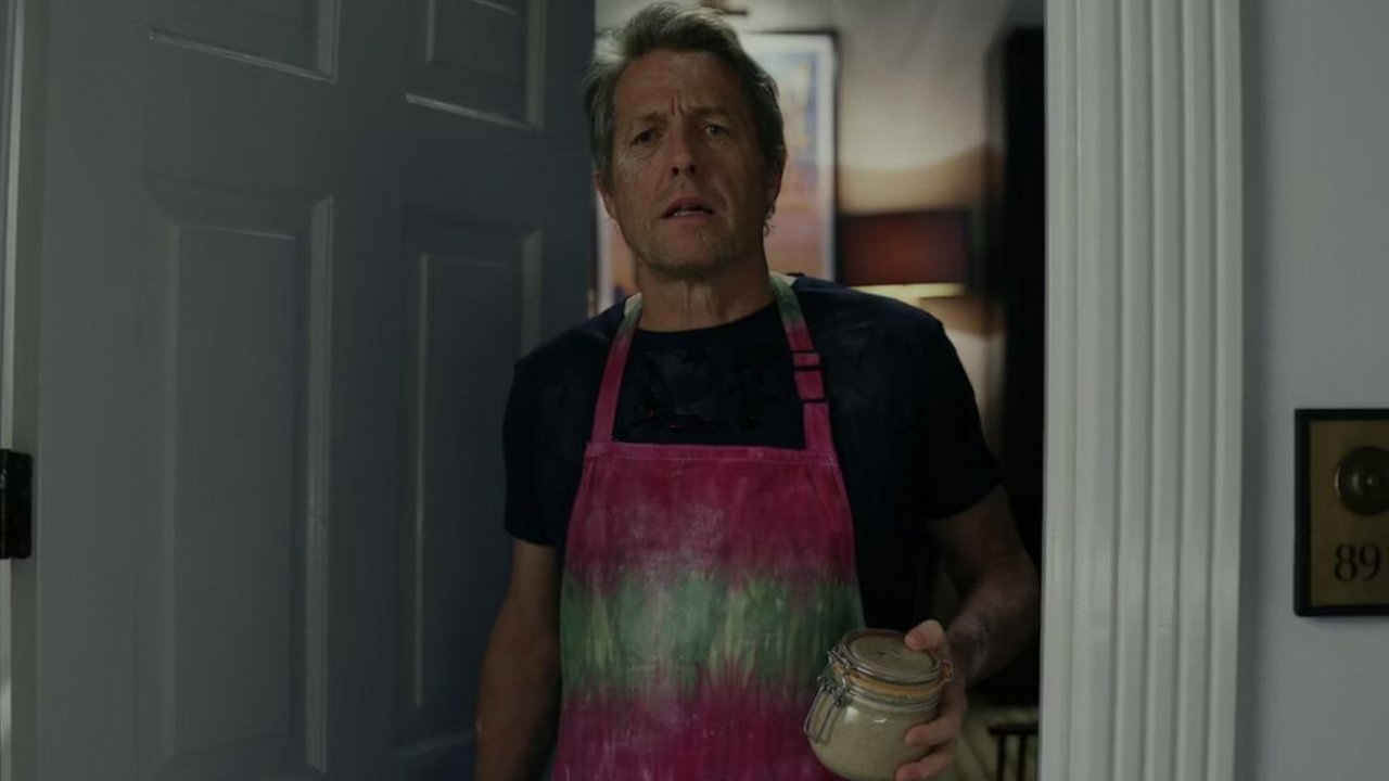 Glass Onion, Hugh Grant conferma: 'Sono sposato con James Bond, anche se non ho capito perché'