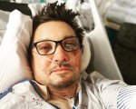 Jeremy Renner, prima doccia in ospedale: la storia su Instagram per i follower!