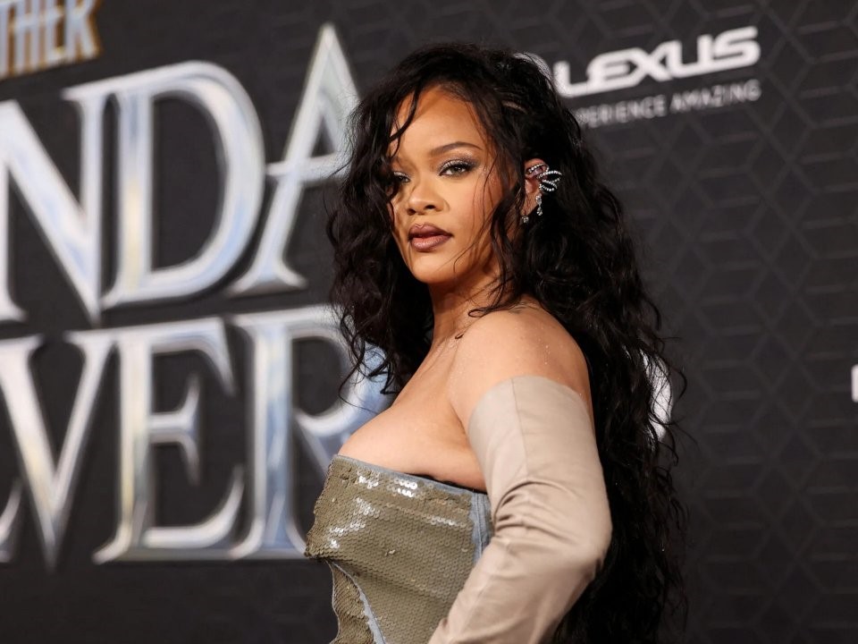 Rihanna: un nuovo video stuzzica i fan in attesa della sua esibizione al Super Bowl