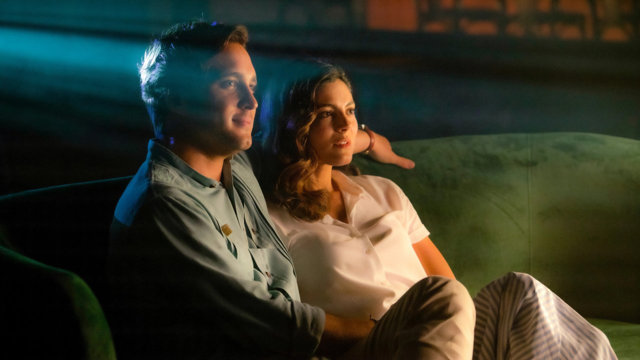 At Midnight, Diego Boneta e Monica Barbaro nel trailer della nuova rom-com targata Paramount+