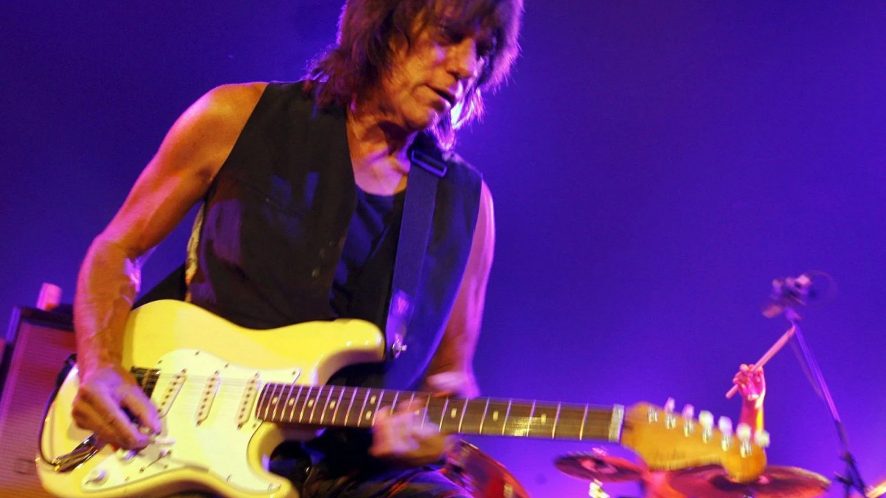 Jeff Beck è morto, la leggenda del rock aveva 78 anni
