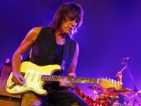 Jeff Beck è morto, la leggenda del rock aveva 78 anni