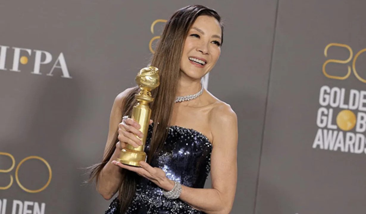 Golden Globes 2023: Michelle Yeoh zittisce chi voleva accorciarle il discorso di ringraziamento