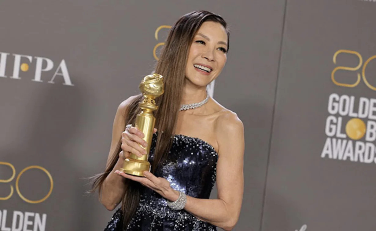 Golden Globes 2023: Michelle Yeoh zittisce chi voleva accorciarle il discorso di ringraziamento
