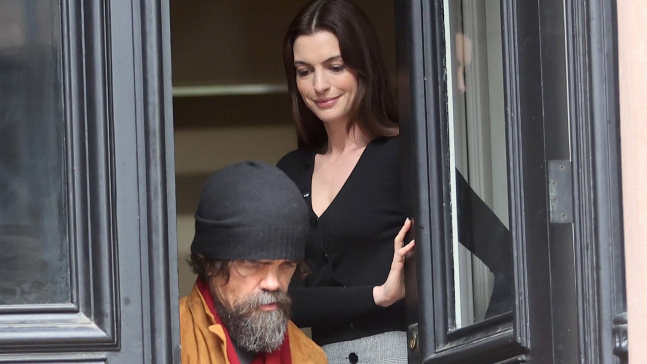 She Came To Me: la commedia con Peter Dinklage e Anne Hathaway aprirà il Festival del Cinema di Berlino 2023