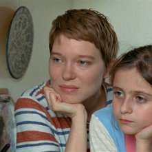 Un bel mattino: Léa Seydoux e Camille Leban Martins in una scena del film