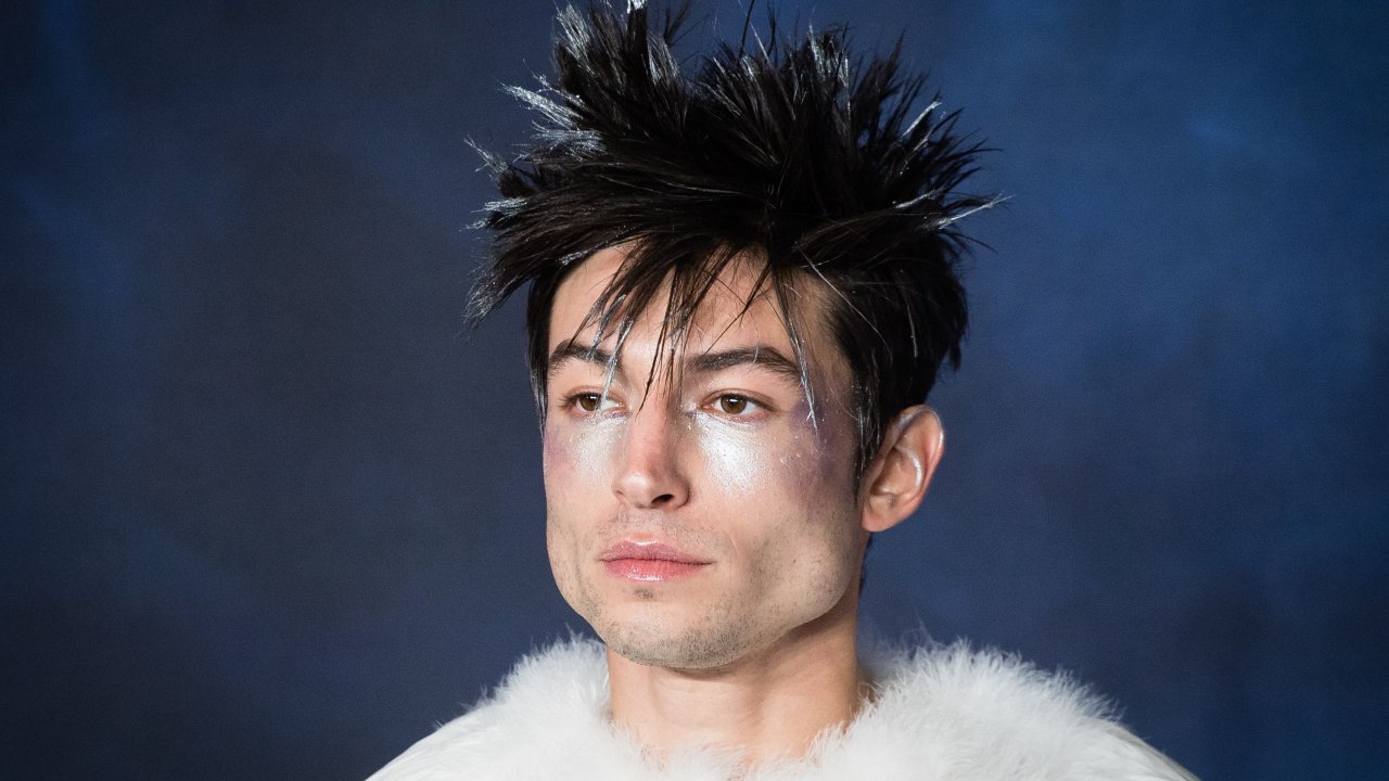 Ezra Miller si dichiara colpevole di furto con scasso nel Vermont ed evita il carcere. Addio DCU?