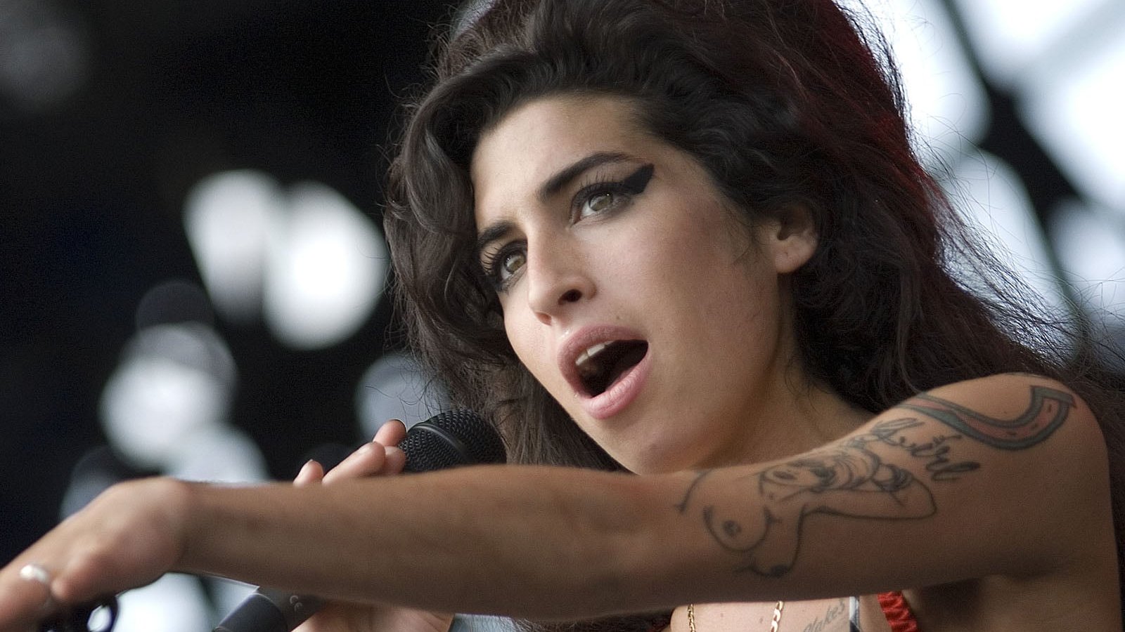 Back to Black: Marisa Abela è Amy Winehouse nella prima immagine del biopic