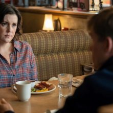 Yellowjackets 2: Melanie Lynskey in una scena della seconda stagione