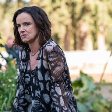 Yellowjackets 2: Juliette Lewis in una scena della seconda stagione