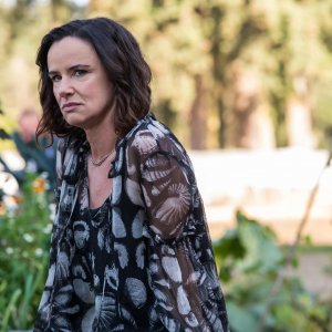 Yellowjackets 2: Juliette Lewis in una scena della seconda stagione