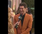 Andrew Garfield flirta con l'intervistatrice ai Golden Globe, le reazioni dei fan