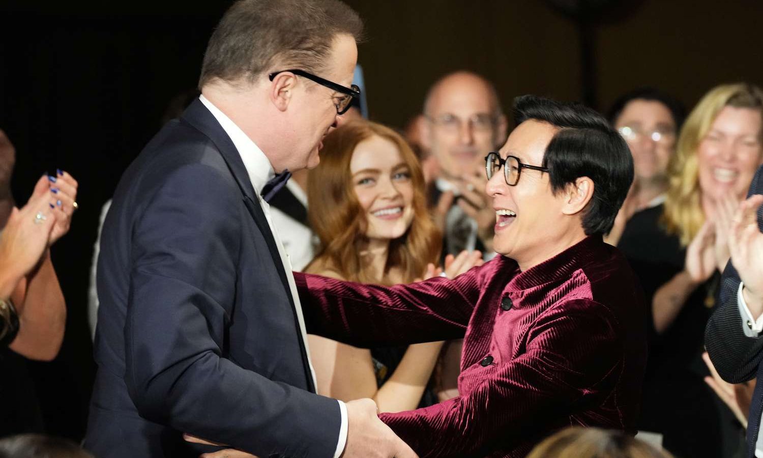 Brendan Fraser e Ke Huy Quan celebrano le vittorie ai Critics' Choice Awards e i video diventano virali
