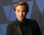 Robert Pattinson contro gli standard di bellezza: 'Ho mangiato solo patate per due settimane come dieta detox'