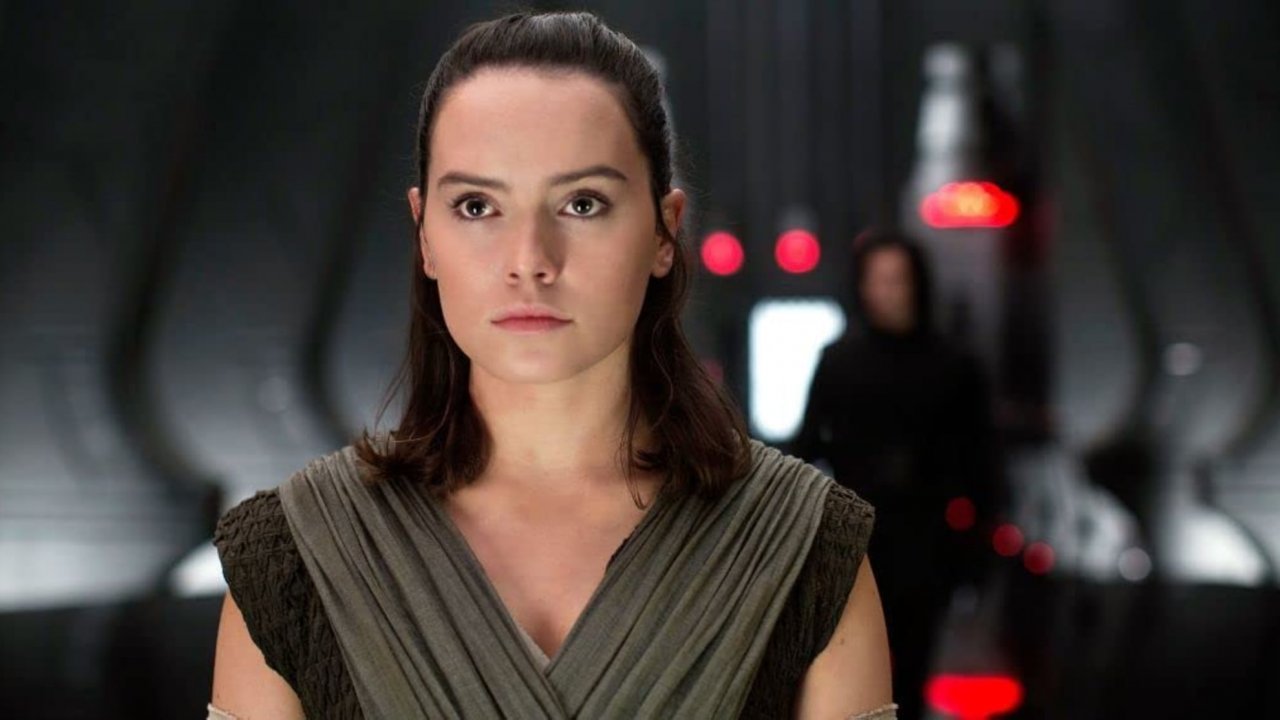 Star Wars: Daisy Ridley svela quale consiglio darebbe a chi recita nei nuovi progetti della saga