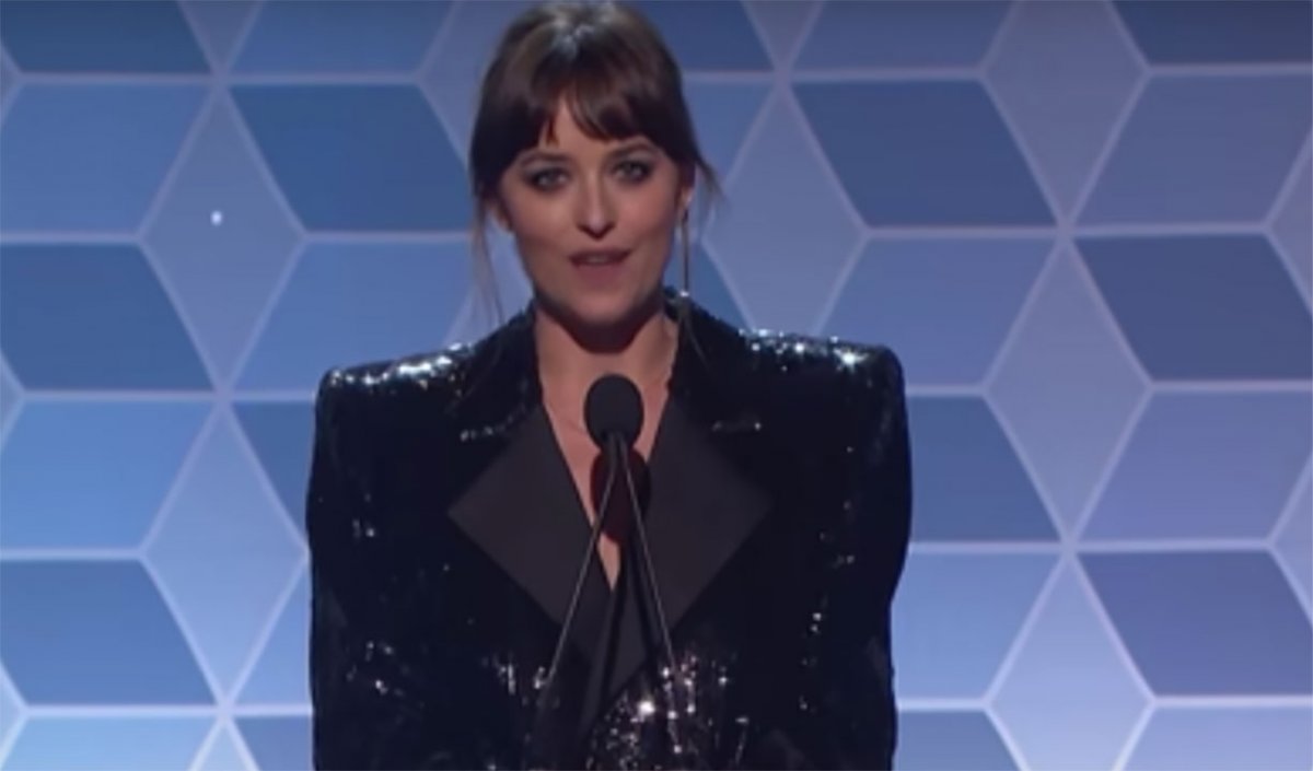 Dakota Johnson premia Guadagnino e fa una battuta fulminante sul