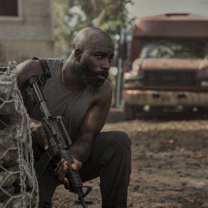 The Plane: Mike Colter in una scena del film